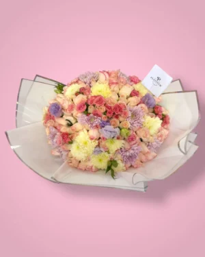 70 Rosas Dovela Con Roxanas, Mini Rosas y Lisianthus